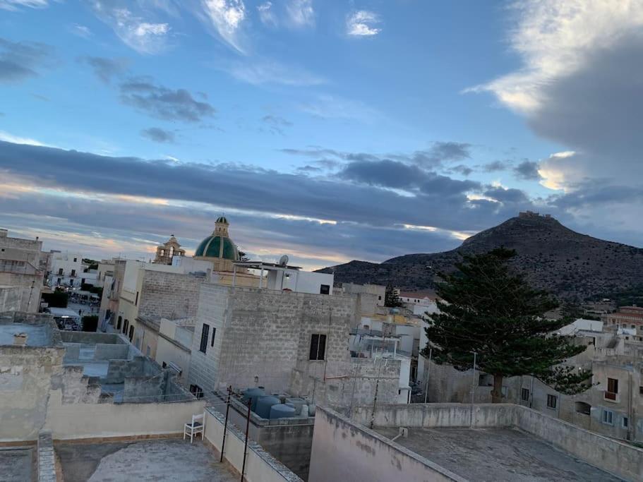 Al Centro Del Centro - Favignana Appartement Buitenkant foto